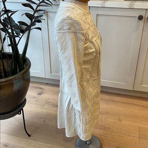 Cache Pearl White leather Textured coat with hook and eye front close - Picture 5 of 14